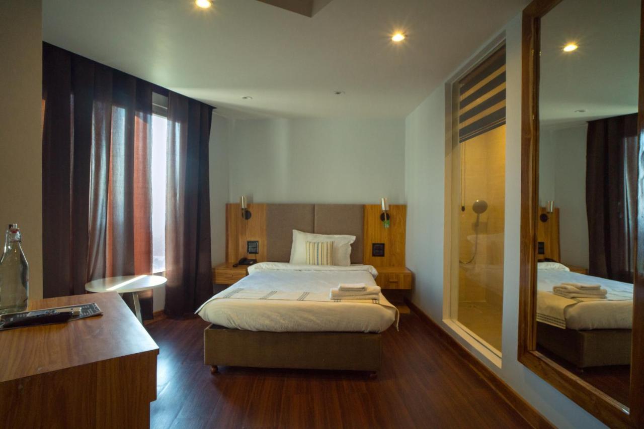 Emerald Hotel ไอซอล ภายนอก รูปภาพ