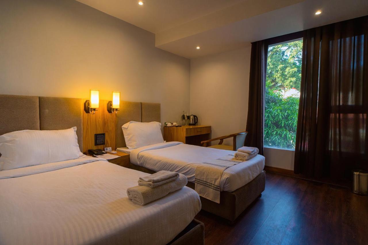 Emerald Hotel ไอซอล ภายนอก รูปภาพ