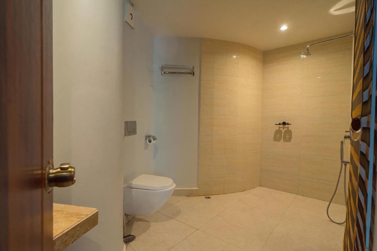 Emerald Hotel ไอซอล ภายนอก รูปภาพ