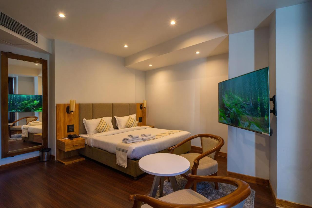 Emerald Hotel ไอซอล ภายนอก รูปภาพ