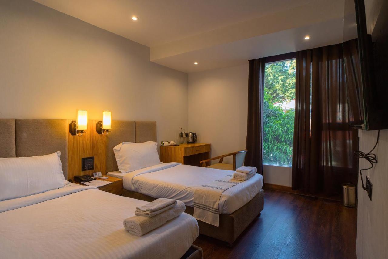 Emerald Hotel ไอซอล ภายนอก รูปภาพ