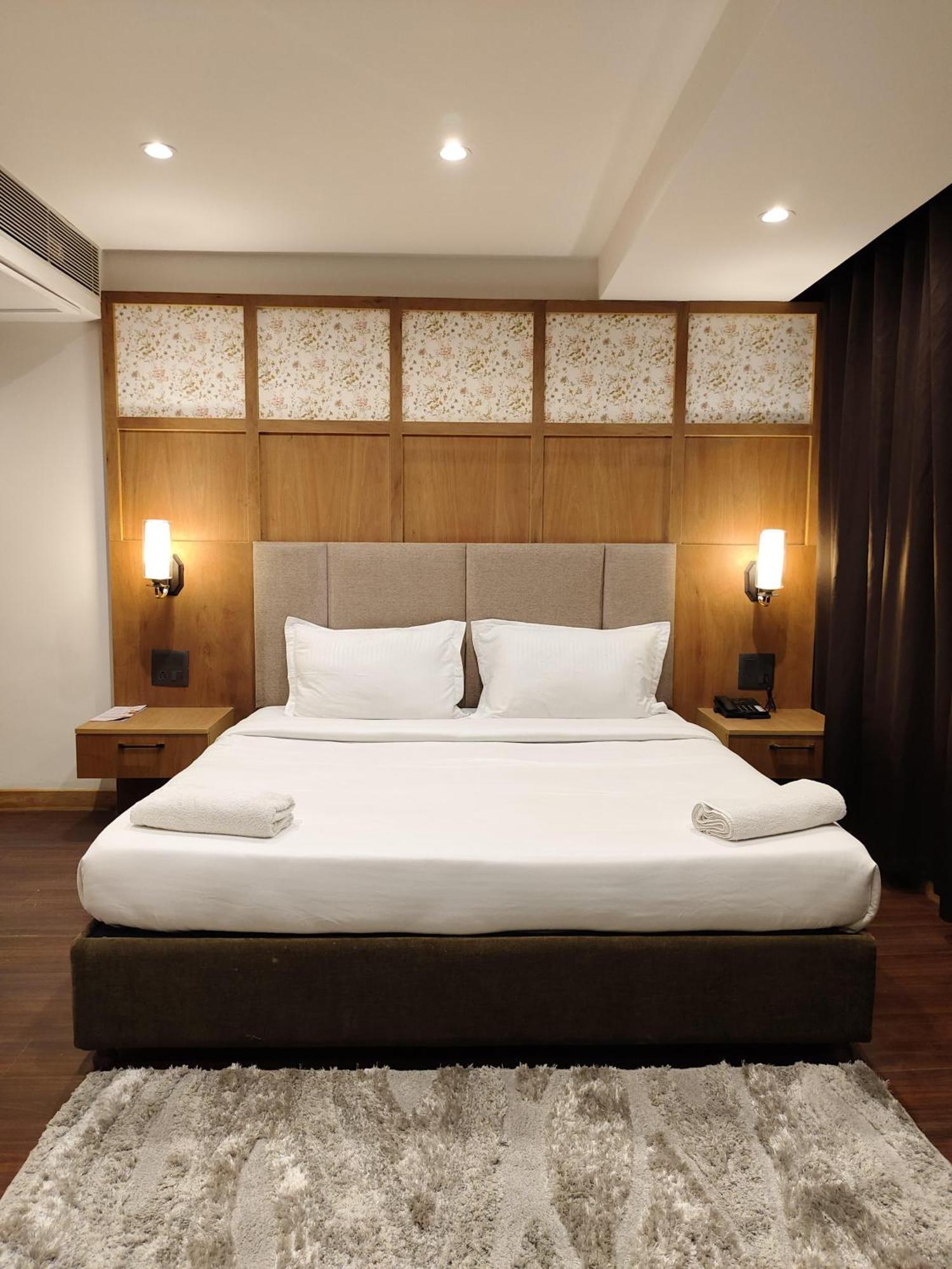 Emerald Hotel ไอซอล ภายนอก รูปภาพ